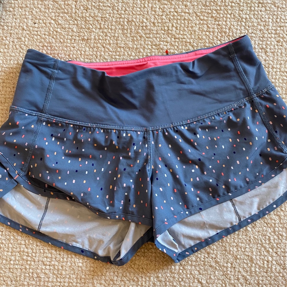 LULU SHORTS size 4 perfect condition